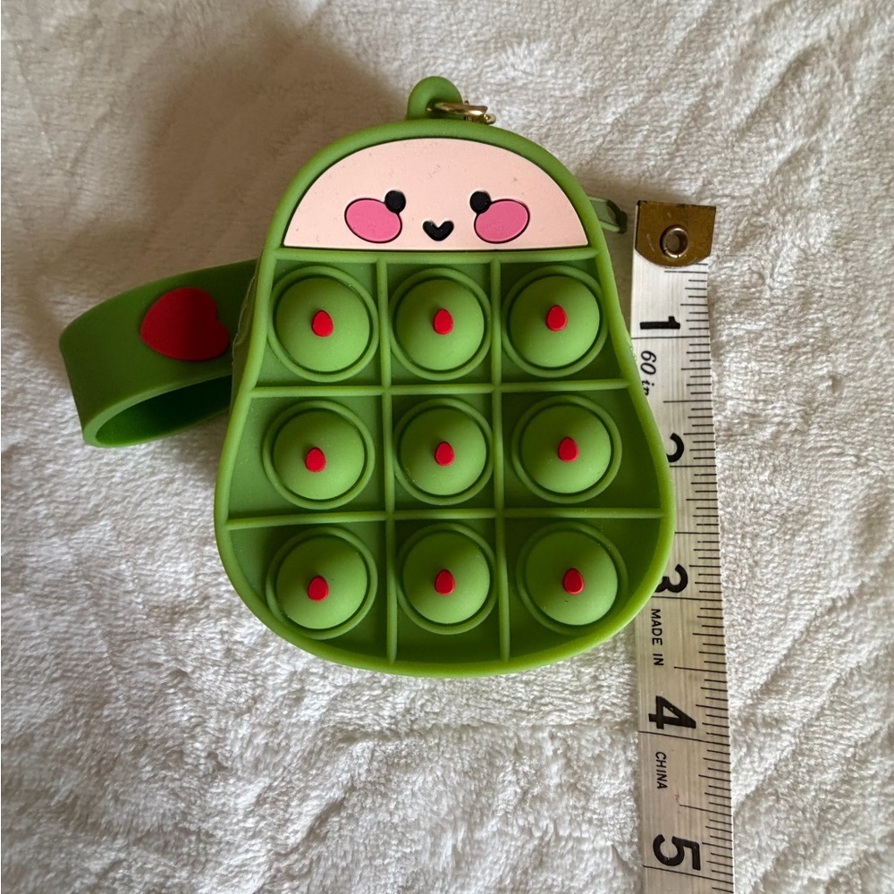 Green Avocado Pop It coins Keychain - Picture 5 of 6